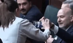 Meclis’te Gergin Anlar: Soylu Gazetecinin Telefonunu İndirdi