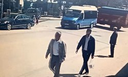 Karşıdan Karşıya Geçen Çocuk Kamyon Altında Can Verdi