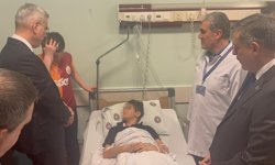 Bakanlardan Yaralı Öğrencilere Hastanede Ziyaret