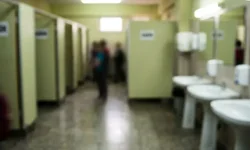 Ortaokulda Şok Olay: Tuvalette Silah ve Tehdit Notu Bulundu