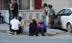 Kahreden Bekleyiş: Aileler Hastane Önünde Bekliyor