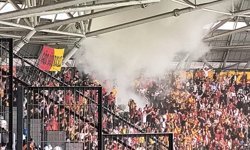 Göztepe taraftarı tribünde yangın tüpü sıktı