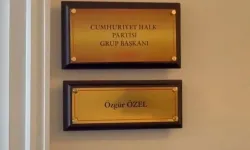 Özgür Özel’in TBMM’deki Tabelası Değiştirildi