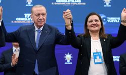 Erdoğan, Burcu Köksal’a AK Parti Rozeti Taktı