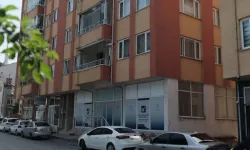 Öğretmenden Kaçan Öğrenci Balkondan Çıplak Atladı