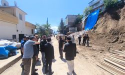 Vali Aktaş İzmit’te Toprak Kayması Bölgesini İnceledi
