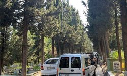 Bayramın en kalabalık alanlarında araç kuyrukları