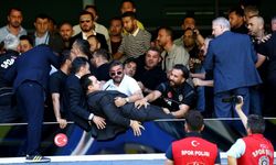 Fenerbahçe Kongresinde İki Grup Birbirine Girdi