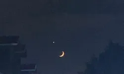 İzmit Semalarında Ay-Yıldız Manzarası