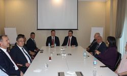 Deva Saadet buluşmasında sürpriz ziyaret: Genel başkanlarla görüştü, toplantı başlamadan ayrıldı