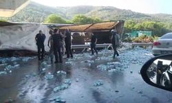 Su Yüklü Tır Köprü Ayağına Çarptı: Sürücü Hayatını Kaybetti