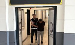 Kendisini Polis Olarak Tanıttı, Altın ve Parayla Yakalandı