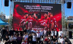 MHP İzmit milli maça kalabalık gitti