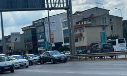 İzmit’te İki Araç Çarpıştı