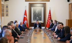 CHP Büyükşehir Meclis Grubu'ndan Özgür Özel'e destek ziyareti