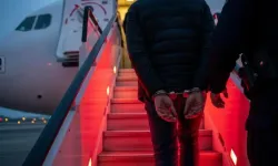Kırmızı bültenle aranan 54 kişi Türkiye’ye getirildi