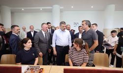 Alev Alatlı Kütüphanesi’ne Bakan Çiftçi’den tam not