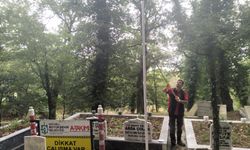 Hakkaniye Şehitliği’nde Türk bayrağı yeniden göndere çekildi