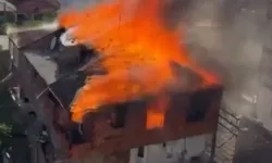 Dilovası’nda binanın çatısı alevlere teslim oldu
