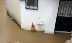 Gölcük’te sağanak sonrası evi su bastı