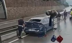 Körfez’de otomobil bariyerlere çarptı, trafik aksadı