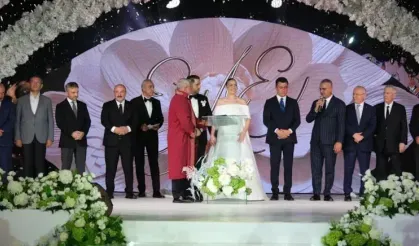 Jet Sosyete Bu Kez Ahlatcı Ailesinin Düğününde Buluştu!