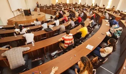 YÖK’ten Yeni Dönem: Üniversiteyi 3 Yılda Bitirme İmkanı Geliyor
