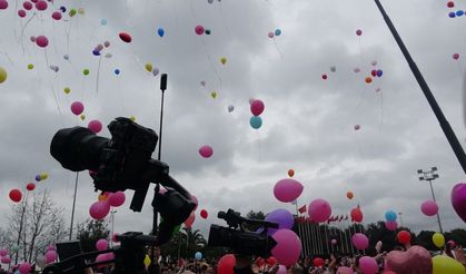 Kanseri Yenen Almira İçin Gökyüzü Renklendi
