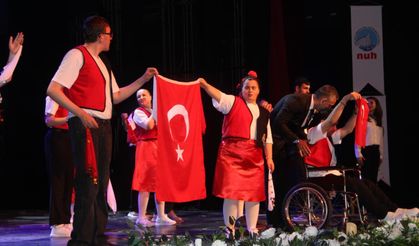 Özel Bireylerin Renkli Sahnesi