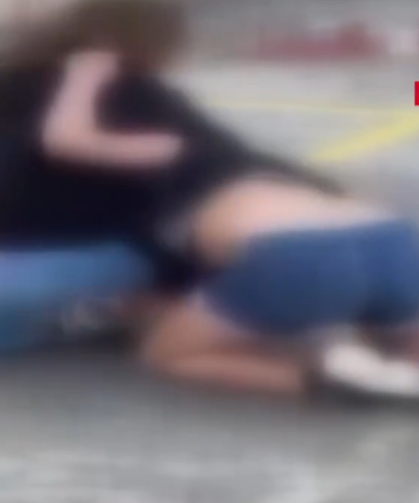 Kız Öğrenciyi Tekme Tokat Dövdüler!