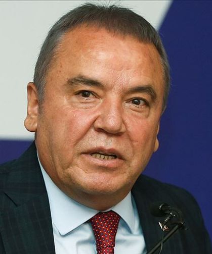 Muhittin Böcek 'acilen' hastaneye kaldırıldı