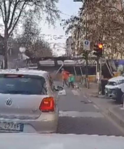 Tramvay Raydan Çıktı: 1 Ölü, 39 Yaralı