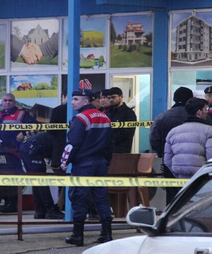 Eski Polis, Karısı ve MHP İlçe Başkanını Öldürdü