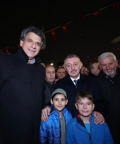 Büyükşehir’den Kartepe Meydanı’na yeni cami: İlk teravih namazında dolup taştı