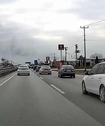 Emniyet şeridini kullandı, trafikte tehlike saçtı