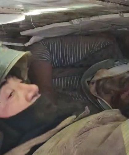 Fatih'te Bina Çöktü: Enkaz Altından Böyle Çıkartıldılar