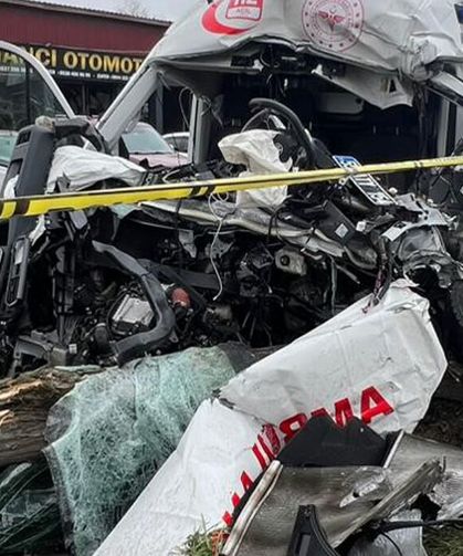 Göreve Giden Ambulans Hurdaya Döndü: Bilanço Ağır