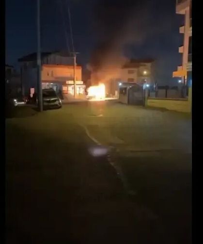 İzmit’te Hareket Halindeki Araç Küle Döndü