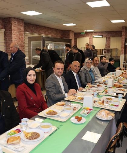 AK Partililer Gübretaş işçileriyle iftar sofrasında