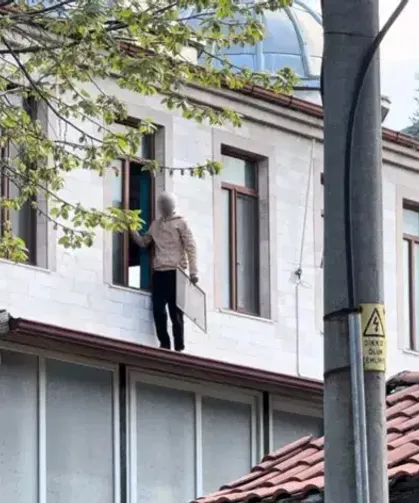 Canına Kıymak İçin Cami Çatısına Çıktı