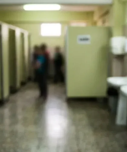 Ortaokulda Şok Olay: Tuvalette Silah ve Tehdit Notu Bulundu