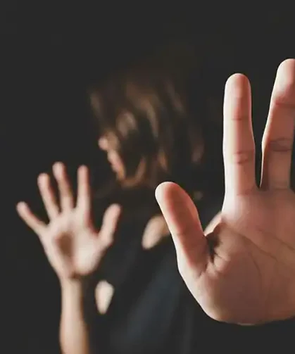 Derste Uygunsuz Hikayeler Anlatıp Öğrencisine 'Beni Tahrik Ediyorsun' Dedi