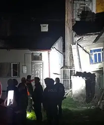 İki Katlı Ev Çöktü