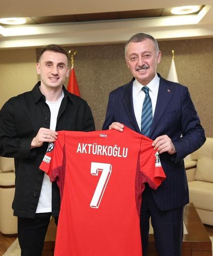 Kerem Aktürkoğlu’ndan Başkan Büyükakın’a Milli forma