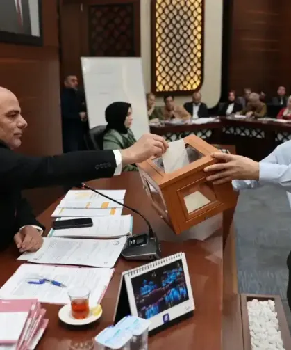 Körfez Belediyesi’nde yeni dönem: Komisyonlar belli oldu