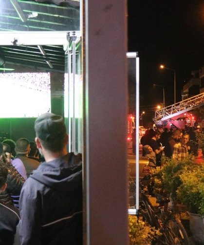 Mahalle Alev Alev Yandı, Onlar Derbiyi İzledi