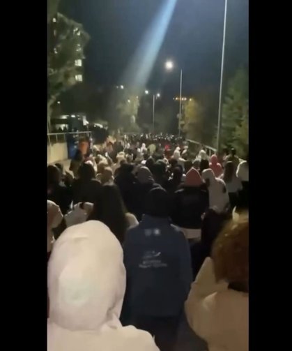 Umuttepe’de Kız Öğrenciler Eyleme Çıktı