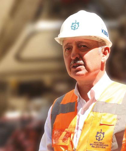 Başiskele Kavşağı'nda Trafik Rahatlatacak Dev Kirişlerin Montajı Gece 9 Saatte Tamamlandı