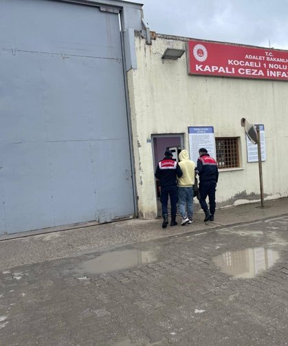 Kocaeli'de Jandarma 12 Yılla Aranan Şahsı Yakaladı