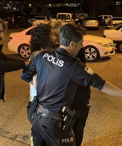 Sağlık ekiplerini balkona kilitlediler